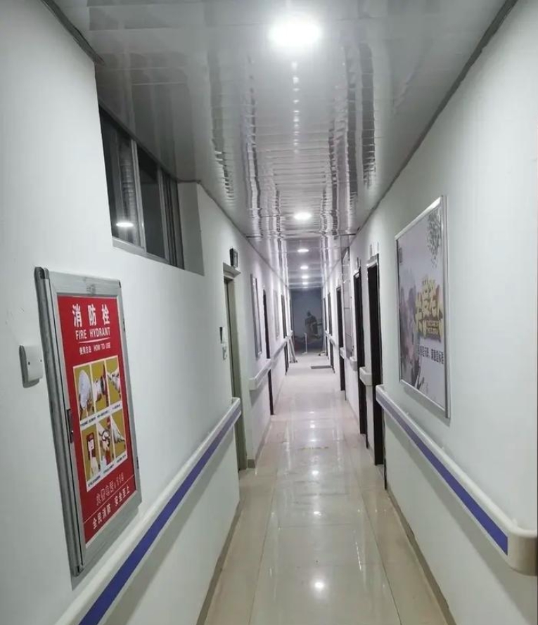 藏在细节里的温柔！无障碍扶手，让出行与生活更有尊严 老人如厕起身难 